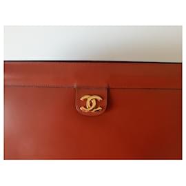 Chanel-Carteira Chanel Vintage em couro de cordeiro vendida com sua caixa-Castanho claro