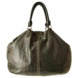 Miu Miu-Grand cartable Miu Miu en cuir noir avec double poignée supérieure, sac de shopping cousu.-Noir