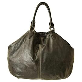Miu Miu-Grand cartable Miu Miu en cuir noir avec double poignée supérieure, sac de shopping cousu.-Noir