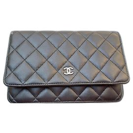 Sac à main Chanel en cuir noir Noir