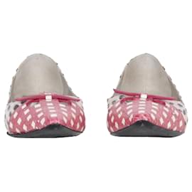 Marc Jacobs-Zapatos planos con punta en punta de cuero en relieve de piel de serpiente rosa-Otro