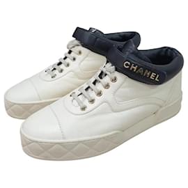 Chanel-Chanel Coco Mark scarpe da ginnastica in pelle-Bianco