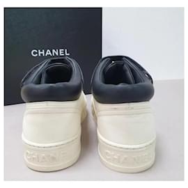 Chanel-Zapatillas deportivas de cuero Chanel Coco Mark.-Blanco
