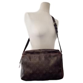 Louis Vuitton-Vintage Louis Vuitton bag, good condition.-Dark brown