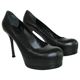 Yves Saint Laurent-Black Textured Leather Round Toe Heels-Black