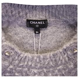 Chanel-Chanel CC Pullover aus grauer Wolle mit Knopfdetail-Grau