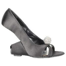 Marc Jacobs Saltos altos de cetim e bola de cristal Preto