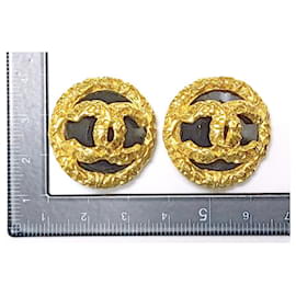 Chanel-Brincos Chanel de Botão Clip-On Dourado Preto 93P-Preto