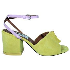Kenzo Tacones de bloque de ante amarillo Amarillo