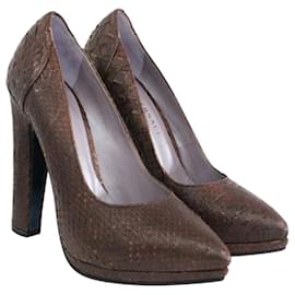 Versace-Sapatos marrons de pele de cobra-Marrom