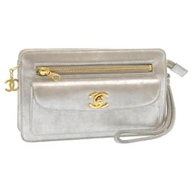 Chanel-CHANEL Clutch Bag Leather Silver CC Auth 26857A-Silvery