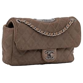 Chanel-Bolsa de ombro pequena Chanel clássica marrom com aba forrada de camurça-Marrom