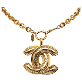 Chanel-Colar com pingente Chanel CC em ouro-Dourado