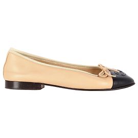 Chanel CC Cap Toe Bow Ballerinas aus beigem Lammleder Braun Beige