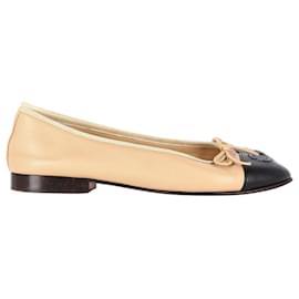 Chanel-Chanel CC Cap Toe Bow Ballerinas aus beigem Lammleder-Braun,Beige