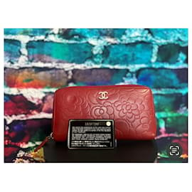 Chanel-Rote CHANEL Camellia Lange Reißverschluss-Brieftasche-Rot