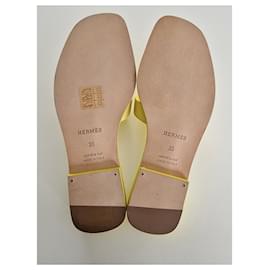 Hermès-Sandálias ORAN-Amarelo