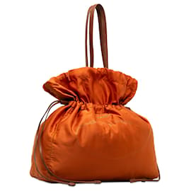 Prada-Prada – Tessuto-Tragetasche mit Kordelzug und Logo in Orange-Orange
