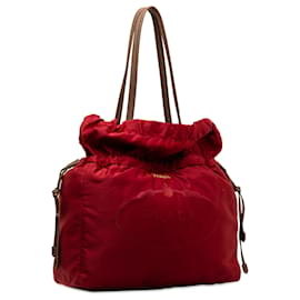 Prada-Prada – Tessuto-Einkaufstasche mit Kordelzug und rotem Logo-Rot