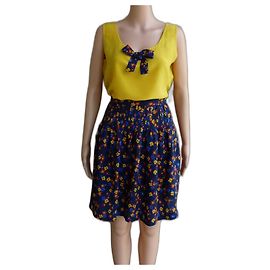 Yves Saint Laurent Terno e saia Amarelo Azul marinho