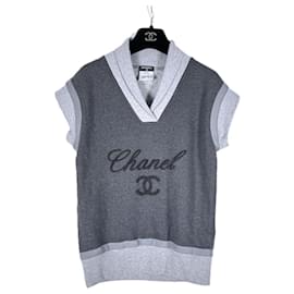 Chanel-Gilet con logo CC super elegante-Grigio