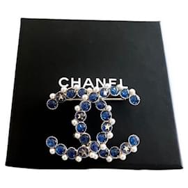 Chanel-Alfinetes e broches-Azul,Dourado