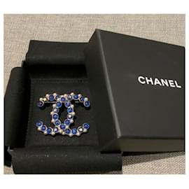 Chanel-Alfinetes e broches-Azul,Dourado