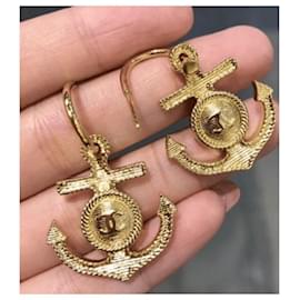 Chanel-Pendientes-Dorado