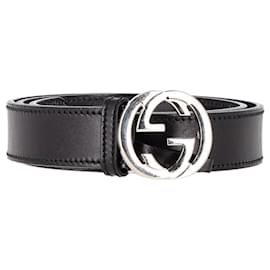 Gucci-Cinturón con hebilla GG entrelazada Gucci en cuero negro-Negro