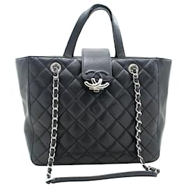 Chanel-De color negro 2016 bolso tote acolchado con caviar-Negro
