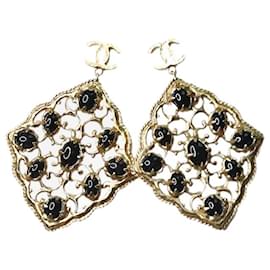Chanel-Gold diamond-shaped earrings-Golden