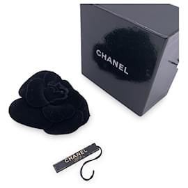 Chanel-Broche de Chanel-Negro