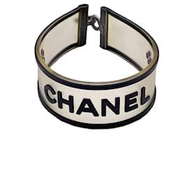 Chanel-Pulsera de Chanel-Negro