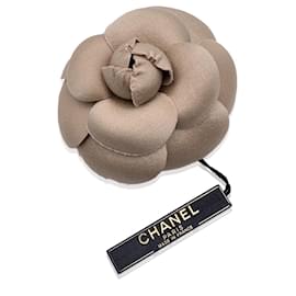 Chanel-Broche de Chanel-Beige