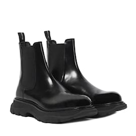 Alexander Mcqueen-Alexander McQueen Exaggerated Sole Chelsea Boots-Black