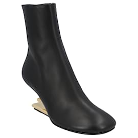 Fendi-Fendi First - Black leather boots with medium heel-Black