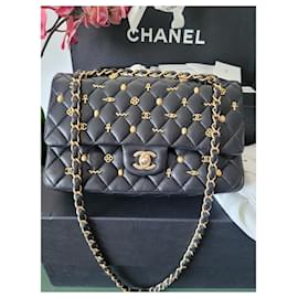 Chanel-Chanel Timeless Classique médio com pingentes egípcios-Preto