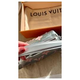 Louis Vuitton-BUTTERFLY CLUTCH LIMITED-Silvery
