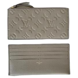 Louis Vuitton-Louis Vuitton Flache Tasche und Reißverschlusstasche-Grau