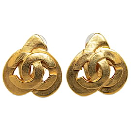 Chanel-Clipe de coração Chanel Gold CC em brincos-Dourado