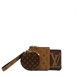 Louis Vuitton-Bolsa Louis Vuitton Marrom Monograma Reversa Gigante Trio-Marrom