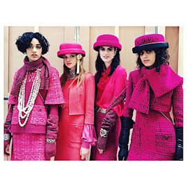 Chanel-Campaña publicitaria de 9K$ para traje de tweed Lesage.-Otro