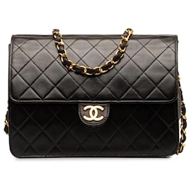 Chanel-Bolsa de ombro preta Chanel CC acolchoada em pele de cordeiro-Preto