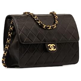 Chanel-Bolsa de ombro preta Chanel CC acolchoada em pele de cordeiro-Preto