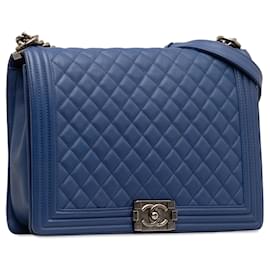 Chanel-Bolsa de ombro grande Chanel azul em pele de cordeiro com aba para menino-Azul