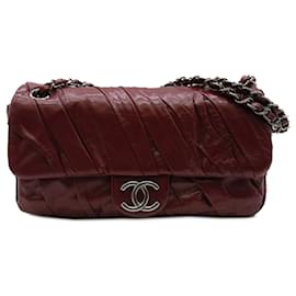 Chanel-Bolsa de ombro Chanel média em couro de bezerro esmaltado Borgonha com aba torcida-Bordeaux