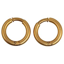 Chanel-Brincos de argola Chanel CC em ouro-Dourado