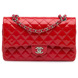 Chanel-Rote, mittelgroße, klassische, mit Lack gefütterte Chanel-Umhängetasche mit Klappe-Rot