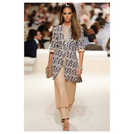 Chanel-Giacca cardigan in tweed intrecciato con bottoni gioiello CC.-Beige