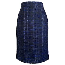 Chanel-Jupe en tweed à ruban Lesage à 4 000 $.-Bleu